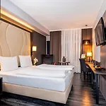 Hotel Plaza Premium Parkhotel 3*