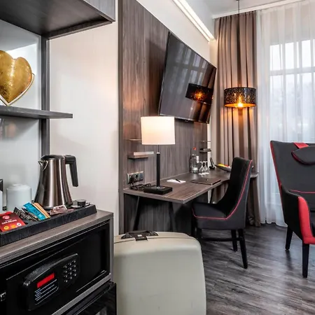 Hotel Plaza Premium Parkhotel 3*