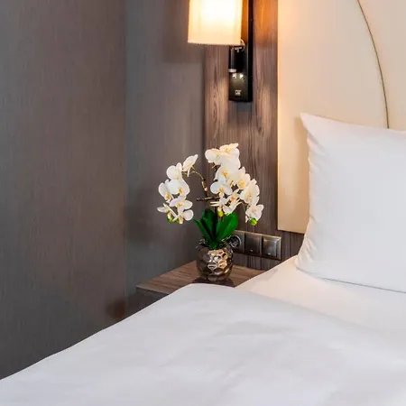 Hotel Plaza Premium Parkhotel 3*