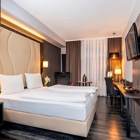 Hotel Plaza Premium Parkhotel 3*
