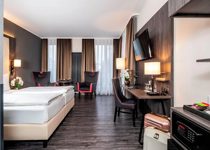 Plaza Premium Parkhotel Hotell 3*