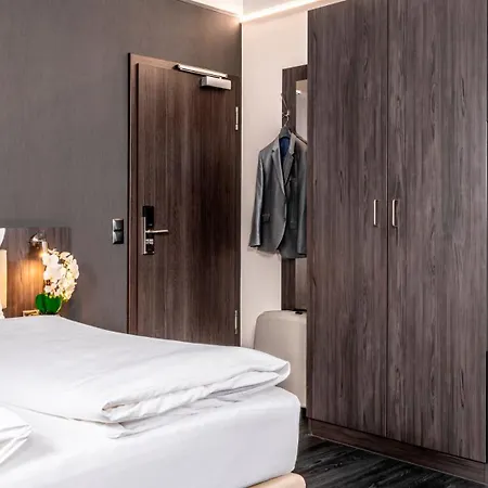 Plaza Premium Parkhotel Hotel 3*