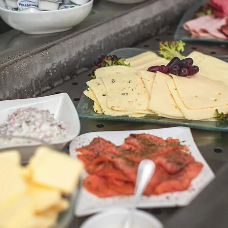 מלון Plaza Premium Parkhotel 3*