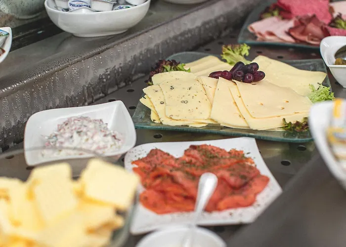 Hotel Plaza Premium Parkhotel 3*