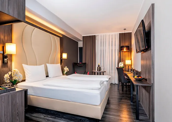 Hotel Plaza Premium Parkhotel 3*