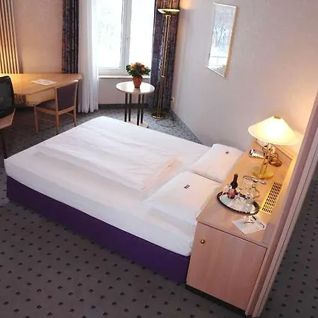 Hotel Plaza Premium Parkhotel 3*