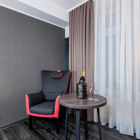 Hotel Plaza Premium Parkhotel 3*